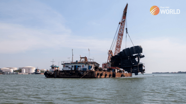 Crane lifts huge sheet of metal from riverbed after oil tanker fire Crane lifts huge sheet of metal from riverbed after oil tanker fire