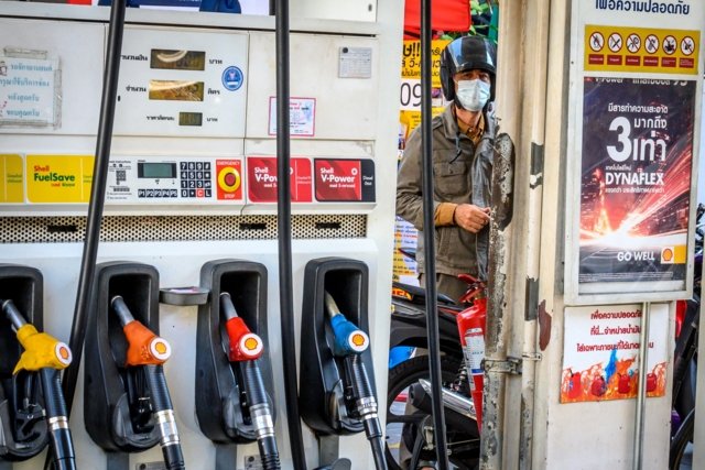 PTT and Bangchak freeze fuel prices during Songkran festival PTT and Bangchak freeze fuel prices during Songkran festival