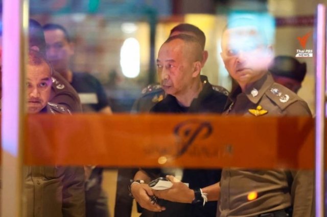 Two dead, five wounded in Siam Paragon shooting, suspect used modified BB gun Two dead, five wounded in Siam Paragon shooting, suspect used modified BB gun