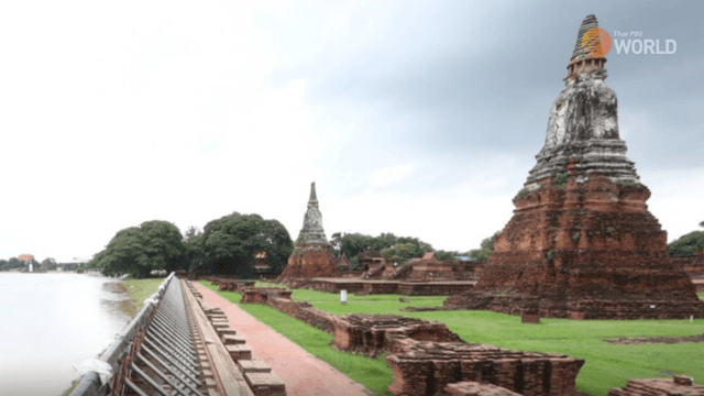 Flood barriers installed to protect temples in Ayutthaya Flood barriers installed to protect temples in Ayutthaya