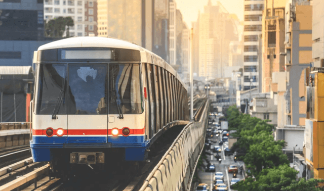 Fares expected to be charged on Green Line extensions around year end : source Fares expected to be charged on Green Line extensions around year end : source
