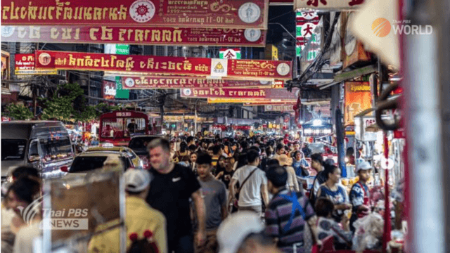 Tourists flock into Chinatown and Phuket to celebrate Chinese New Year Tourists flock into Chinatown and Phuket to celebrate Chinese New Year
