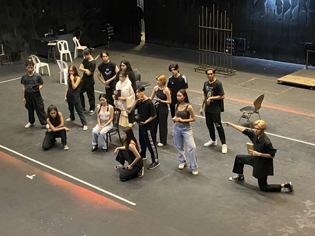 Bangkok students perform musical Chicago entirely in Thai Bangkok students perform musical Chicago entirely in Thai