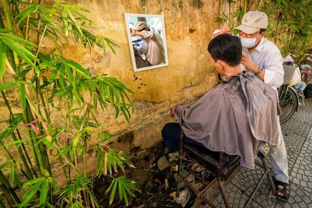 Roadside haircuts and other street side treats Roadside haircuts and other street side treats