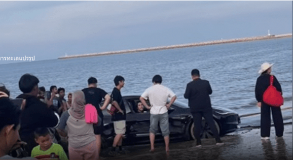Online influencer criticised after beach stunt Online influencer criticised after beach stunt