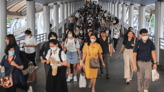 Citizenships for 483,000 migrant workers and ethnic children born in Thailand Citizenships for 483,000 migrant workers and ethnic children born in Thailand