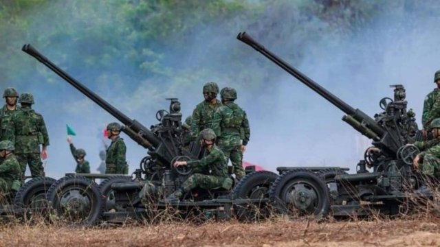 Pheu Thai beats a hasty retreat from push for military reforms Pheu Thai beats a hasty retreat from push for military reforms