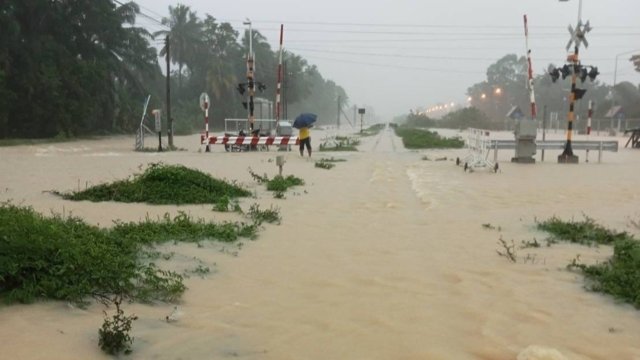 Train service disruption in Nakhon Si Thammarat, airport remains open Train service disruption in Nakhon Si Thammarat, airport remains open