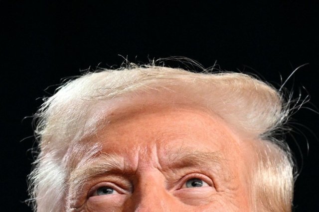 Trump says will sign order to get 'transgender ideology' out of military Trump says will sign order to get 'transgender ideology' out of military