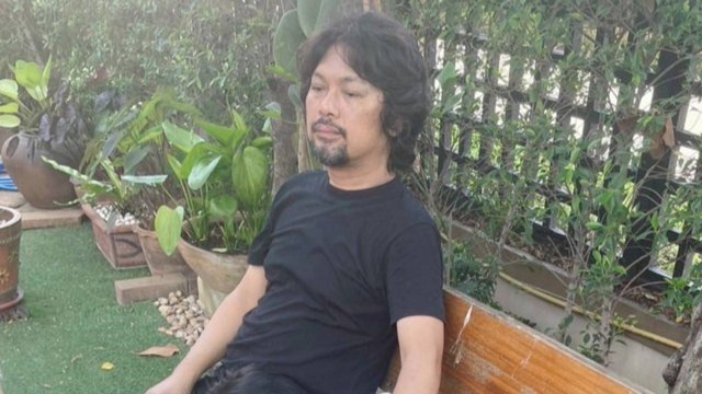 Thai rock star Sek Loso sent to prison for illegal possession of firearms and drugs Thai rock star Sek Loso sent to prison for illegal possession of firearms and drugs
