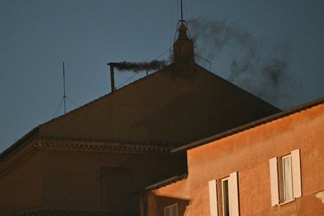 Black smoke: Cardinals fail to elect new pope on first try Black smoke: Cardinals fail to elect new pope on first try