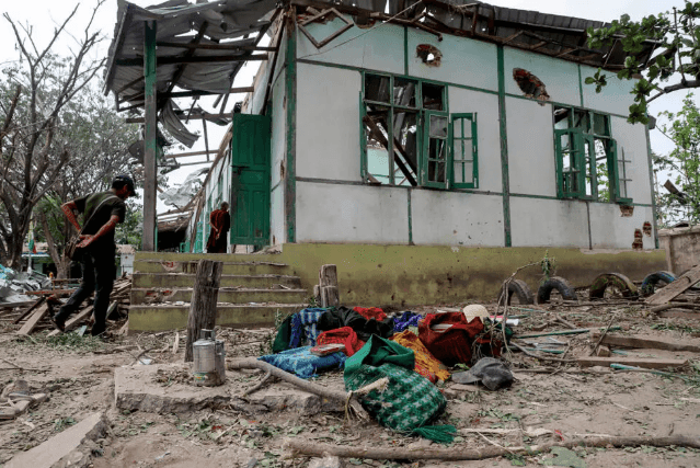 Siege of Myanmar trade town makes misery for schoolchildren Siege of Myanmar trade town makes misery for schoolchildren