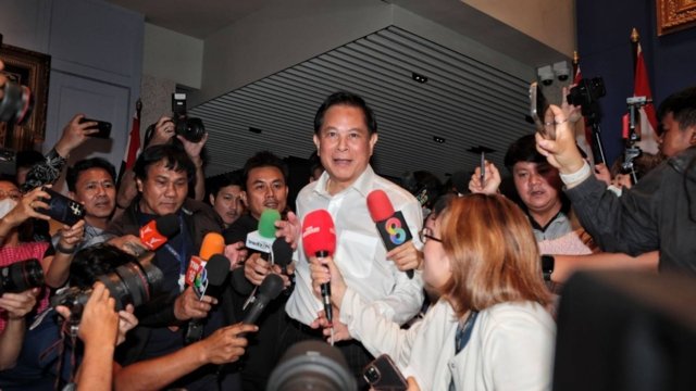 Rebel MPs in United Thai Nation party vow support for PM Rebel MPs in United Thai Nation party vow support for PM
