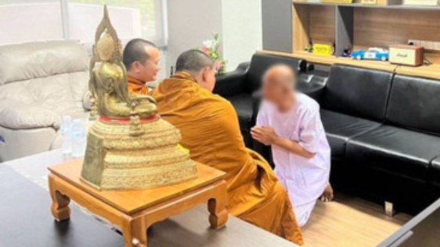 Luang Phor Alongkot agrees to leave the monkhood Luang Phor Alongkot agrees to leave the monkhood