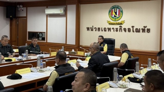 Acting defence minister visits deep South to assess security handover Acting defence minister visits deep South to assess security handover