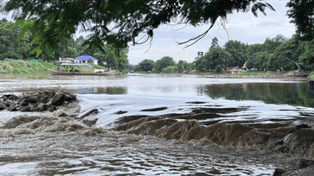 Water expert at odds with NHRC over stone weirs in Chiang Mai Water expert at odds with NHRC over stone weirs in Chiang Mai