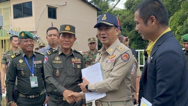Sa Kaeo governor demands Cambodia act after violent border protests Sa Kaeo governor demands Cambodia act after violent border protests