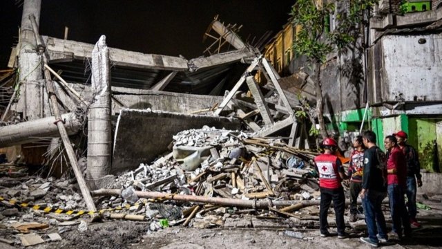 91 people possibly still under collapsed Indonesian school: official 91 people possibly still under collapsed Indonesian school: official