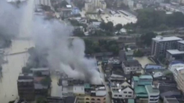 Fire erupts in a building in Hat Yai amidst evacuation frenzy Fire erupts in a building in Hat Yai amidst evacuation frenzy
