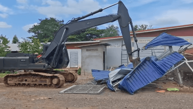 Thai army withdraws excavator from Ban Nong Chan to avoid confrontation Thai army withdraws excavator from Ban Nong Chan to avoid confrontation