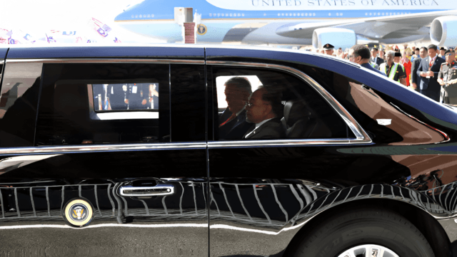 Trump breaks protocol, gives Malaysian PM a ride in ‘The Beast’ Trump breaks protocol, gives Malaysian PM a ride in ‘The Beast’