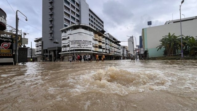 Body of girl who fell from rescue boat found in Hat Yai flood Body of girl who fell from rescue boat found in Hat Yai flood