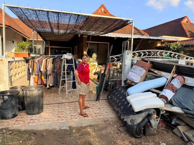 Cabinet mulls utility waivers for flooded households in Hat Yai Cabinet mulls utility waivers for flooded households in Hat Yai