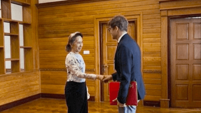 Myanmar's Aung San Suu Kyi meets Red Cross official, government says Myanmar's Aung San Suu Kyi meets Red Cross official, government says