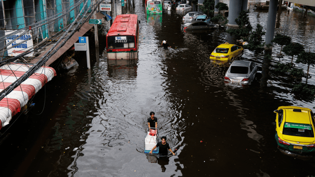 Flood aid payouts hits ฿284 million for 38,000 households Flood aid payouts hits ฿284 million for 38,000 households