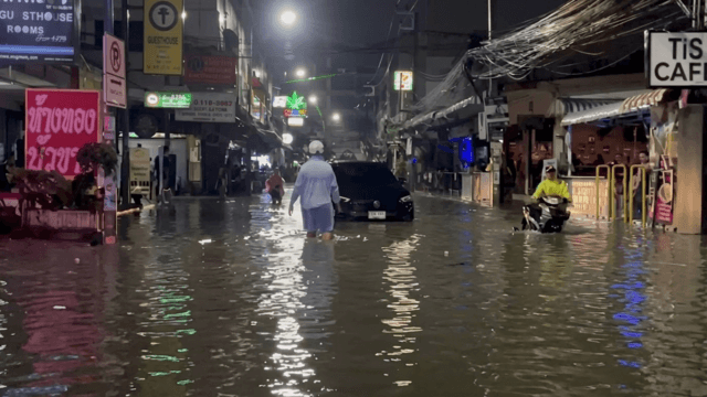 Foreign tourist missing after falling into a Pattaya canal Foreign tourist missing after falling into a Pattaya canal