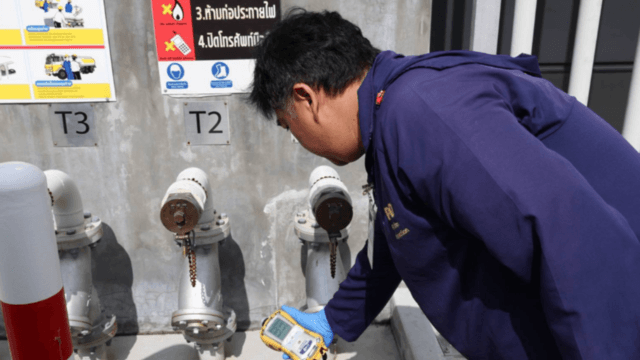 Authorities check data centre in Huai Khwang area Authorities check data centre in Huai Khwang area