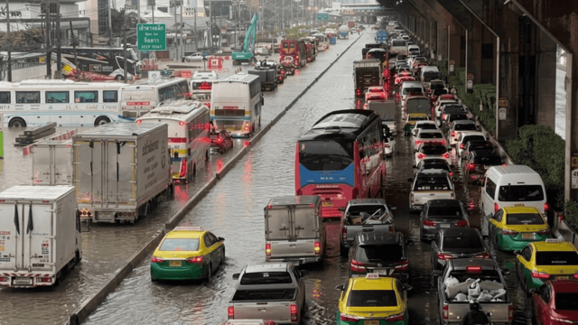 Flooded Bangkok roads, motorists should avoid today Flooded Bangkok roads, motorists should avoid today