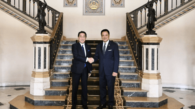 Thai PM meets with former Japanese counterpart on trade and economic cooperation Thai PM meets with former Japanese counterpart on trade and economic cooperation