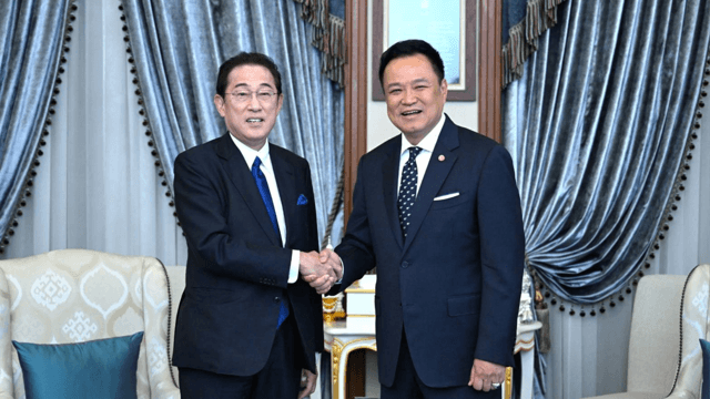 Thai PM meets with former Japanese counterpart on trade and economic cooperation Thai PM meets with former Japanese counterpart on trade and economic cooperation