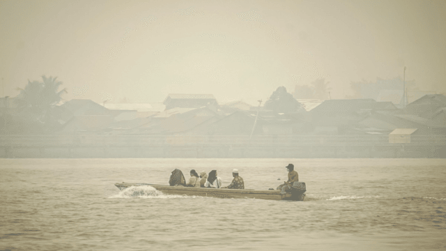 Indonesians on fire-ravaged island sue state for clean air Indonesians on fire-ravaged island sue state for clean air