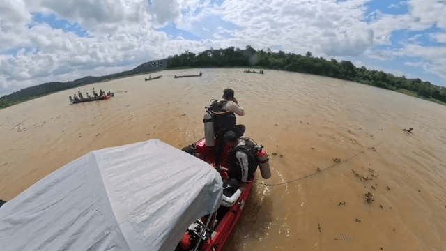 Search resumes for grandpa and nephew missing at Korat reservoir Search resumes for grandpa and nephew missing at Korat reservoir