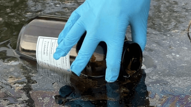 Authorities race to contain oil slick in Prachin Buri to protect river Authorities race to contain oil slick in Prachin Buri to protect river