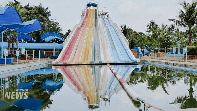 Broken hearts as Bangkok’s oldest theme park succumbs to floods Broken hearts as Bangkok’s oldest theme park succumbs to floods