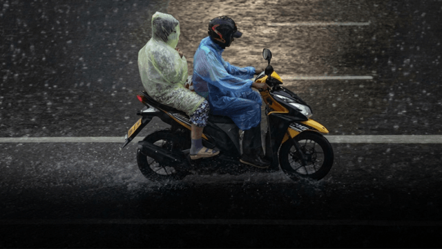 Only nong Chok, Lat Krabang remain public disaster zones as floods recede Only nong Chok, Lat Krabang remain public disaster zones as floods recede
