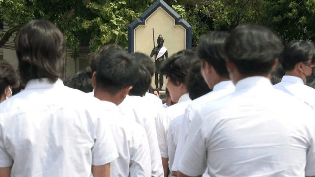 Uthenthawai students and alumni declare truce with Pathumwan rivals Uthenthawai students and alumni declare truce with Pathumwan rivals