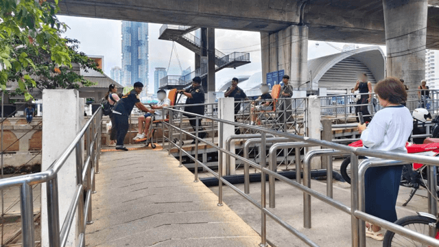 Eight injured as passenger boat strikes pier in Bangkok Eight injured as passenger boat strikes pier in Bangkok