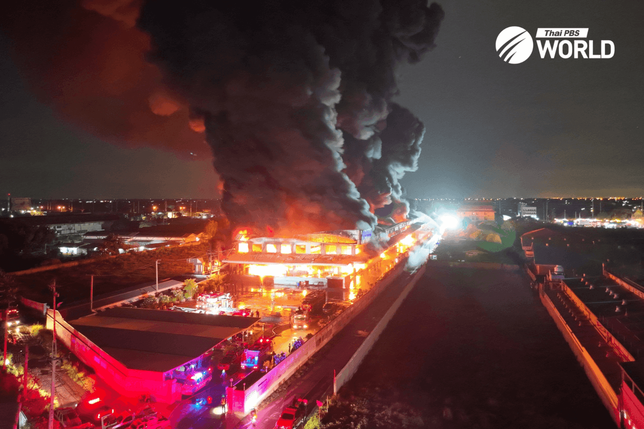 Massive blaze in furniture warehouse in Bangkok's Lad Krabang area Massive blaze in furniture warehouse in Bangkok's Lad Krabang area