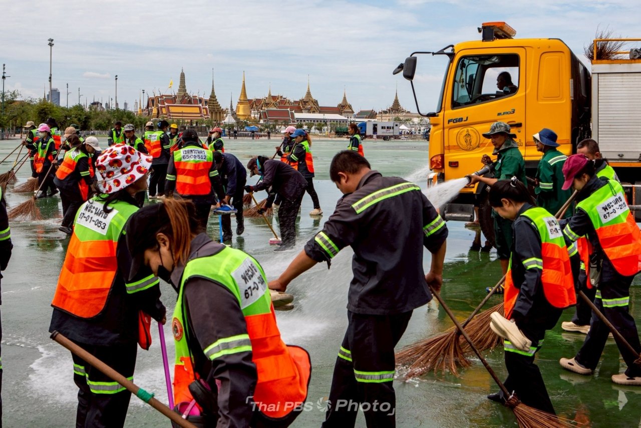 Big cleaning after Songkran festivities Big cleaning after Songkran festivities