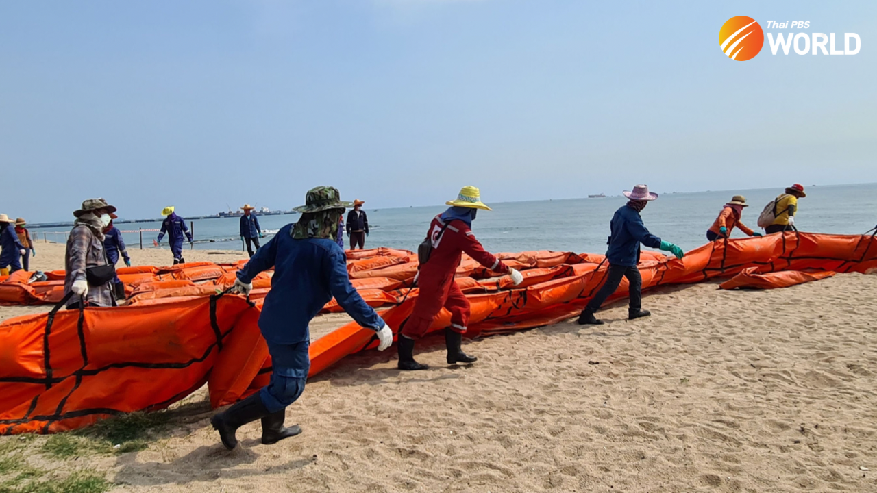 Oil found on Mae Ram Phueng beach and at sea as containment of the spill continues