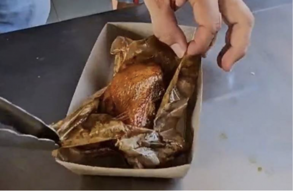 Consumers advised to be cautious when eating paper-wrapped fried chicken